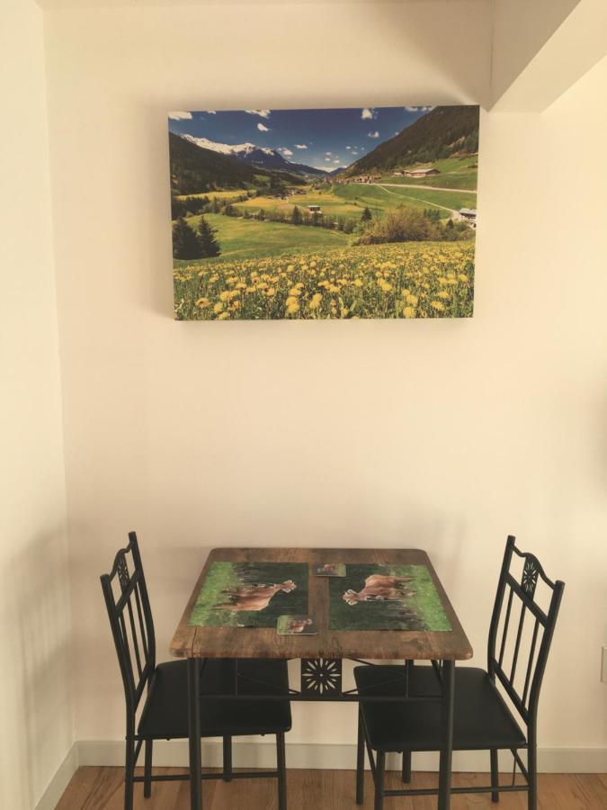 The Blue Cottage B&B Seventy Mile House Esterno foto